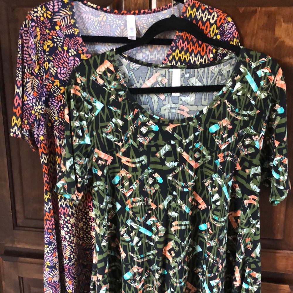 2 medium LuLaRoe tops
